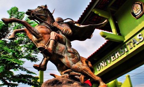 PATUNG-DIPONEGORO-NAIK-KUDA